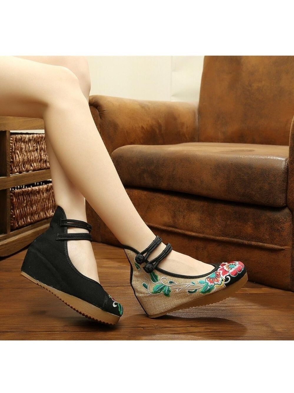 Vintage Chinese Floral Hibiscus Embroidery Strappy Round Toe Platform Wedges